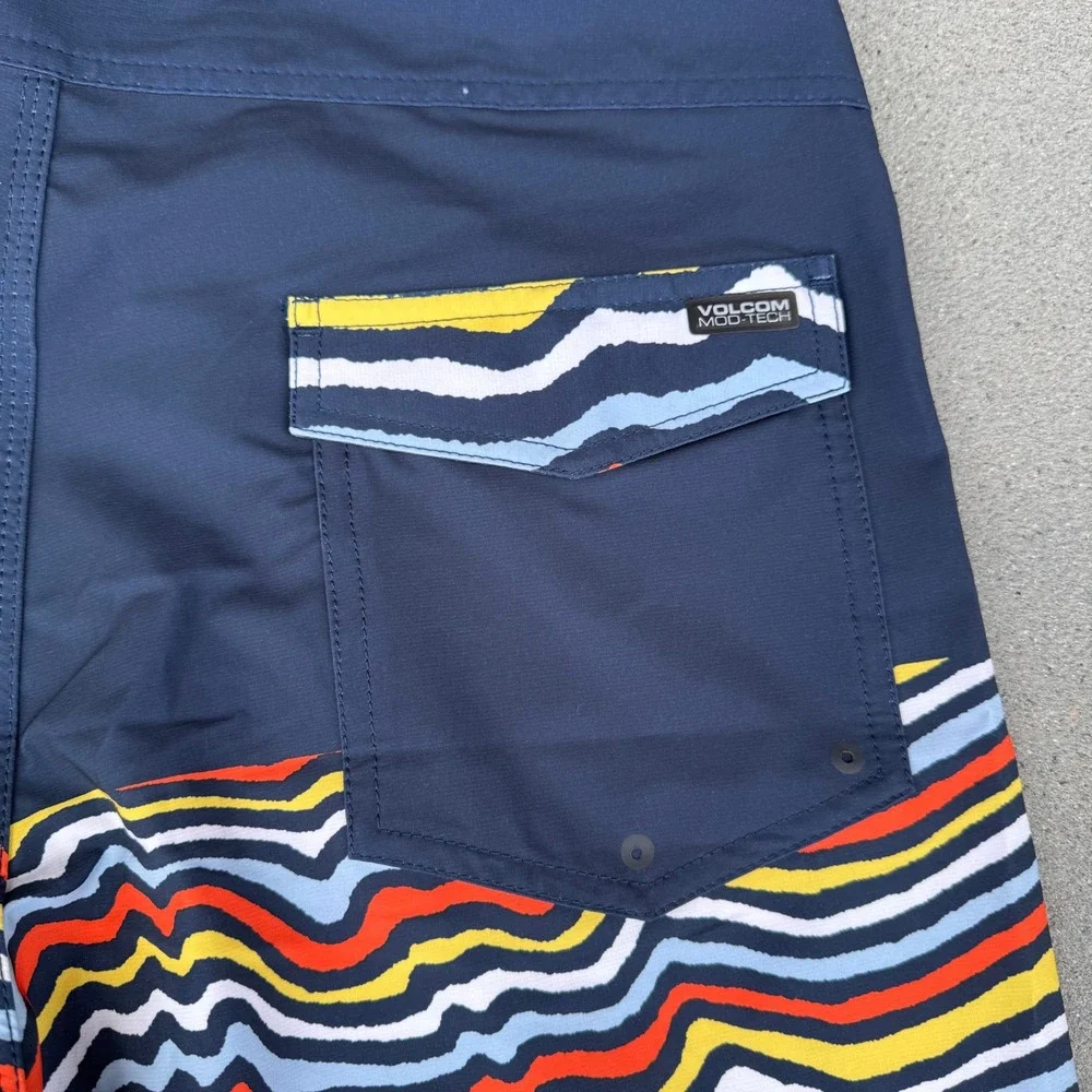 Volcom Mod-Tech Board Shorts Mens 34 Navy Blue Stripe‎ 4-Way Stretch NEW